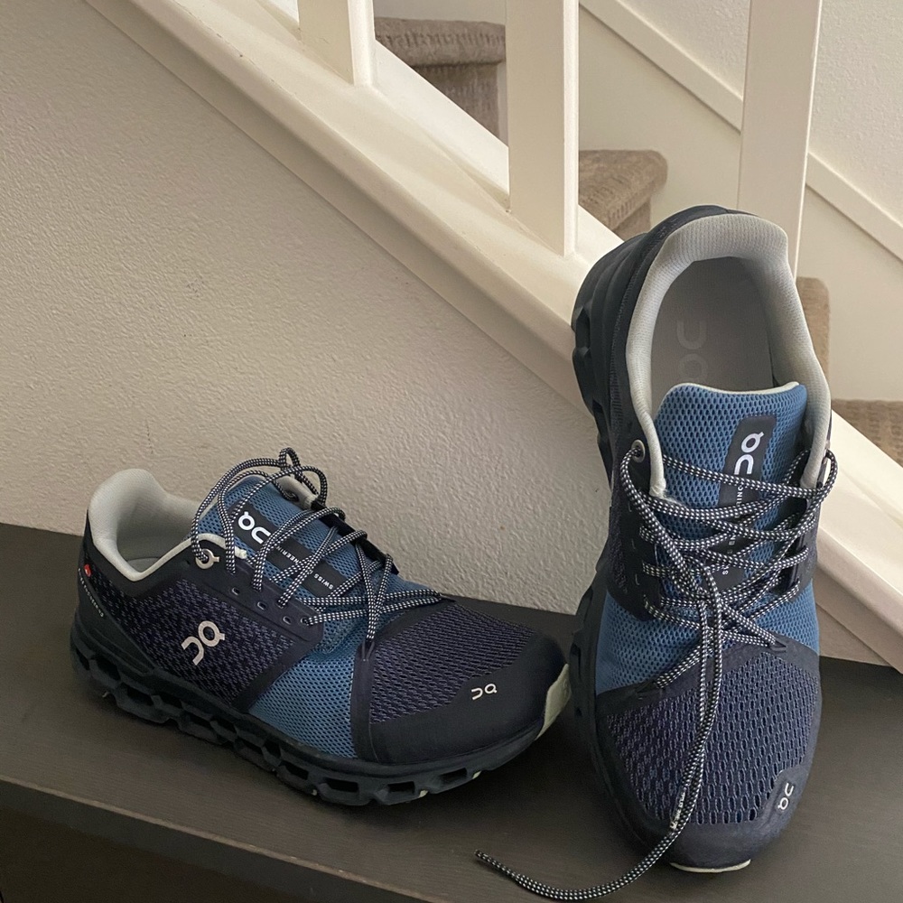 On cloud running shoes women’s 9.5